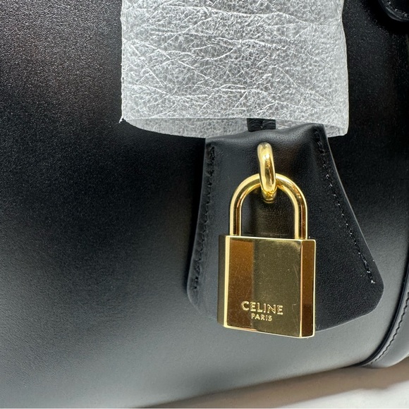 CELINE - CLASSIQUE 16 BAG IN SATINATED CALFSKIN BLACK - Picture 11 of 16